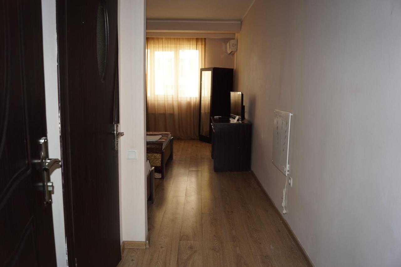 Iar Hotel バトゥーミ エクステリア 写真
