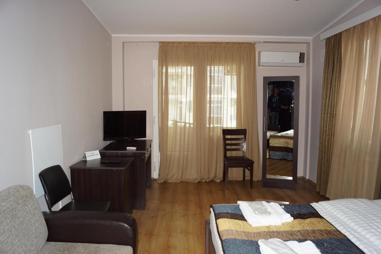 Iar Hotel バトゥーミ エクステリア 写真