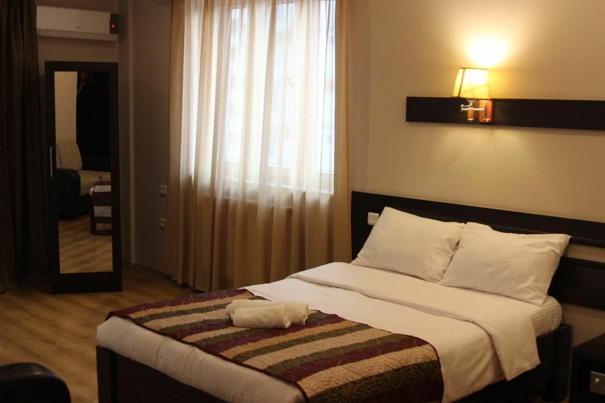Iar Hotel バトゥーミ エクステリア 写真